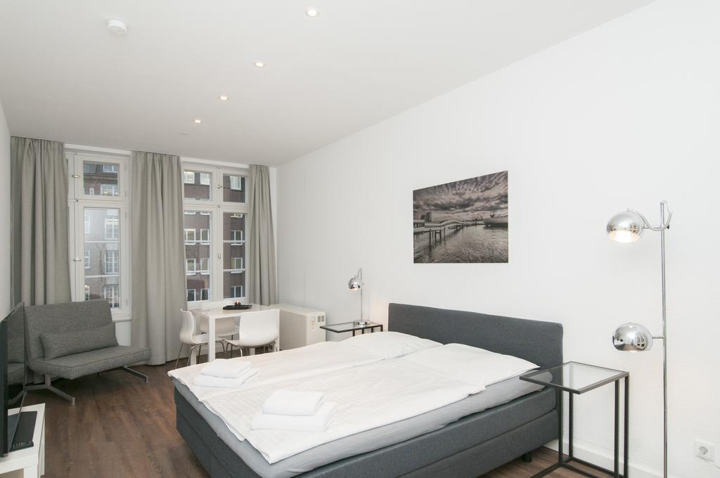 Ferienwohnung Gästezimmer an der Elbphilharmonie contactless Check in Hamburg Zimmer foto